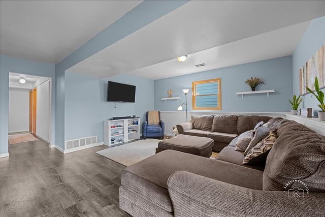 1610 Heather Drive, Aurora, IL 60506