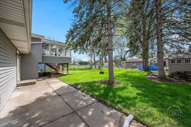 1610 Heather Drive, Aurora, IL 60506