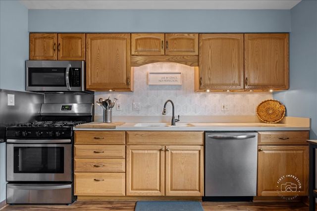 1610 Heather Drive, Aurora, IL 60506