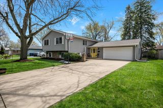 1610 Heather Drive, Aurora, IL 60506