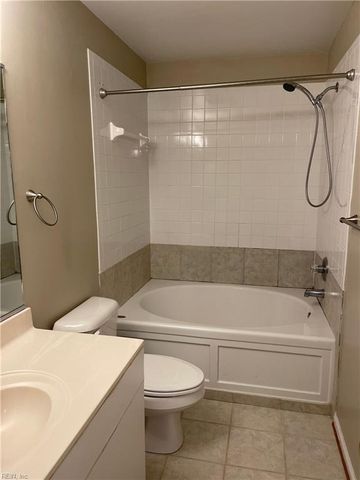 343 Gainsborough Sq Unit 4, Chesapeake, VA 23320