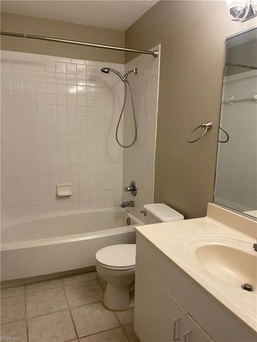 343 Gainsborough Sq Unit 4, Chesapeake, VA 23320