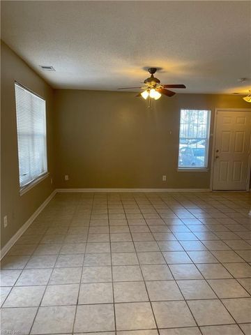 343 Gainsborough Sq Unit 4, Chesapeake, VA 23320