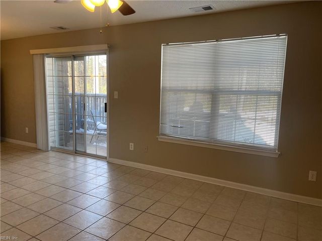 343 Gainsborough Sq Unit 4, Chesapeake, VA 23320