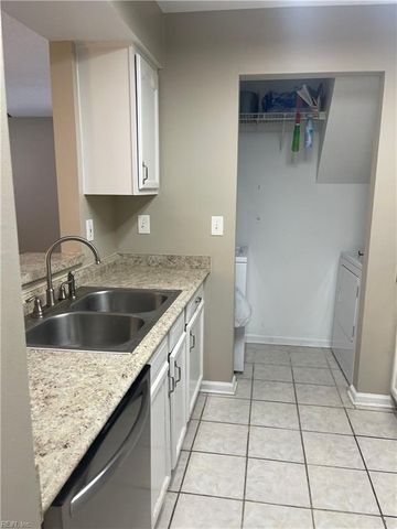 343 Gainsborough Sq Unit 4, Chesapeake, VA 23320