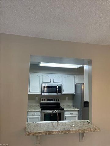 343 Gainsborough Sq Unit 4, Chesapeake, VA 23320