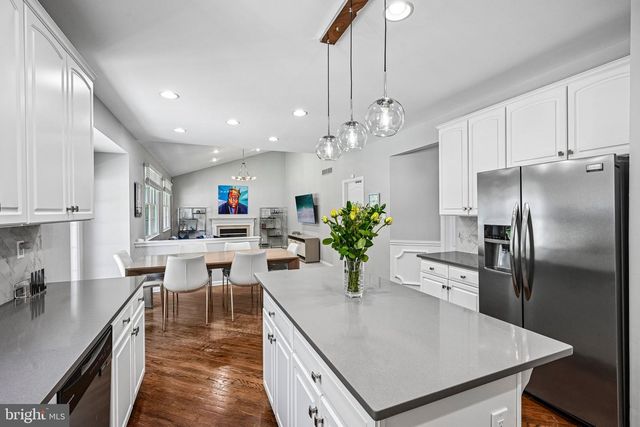 18 REGENCY DR, Voorhees, NJ 08043