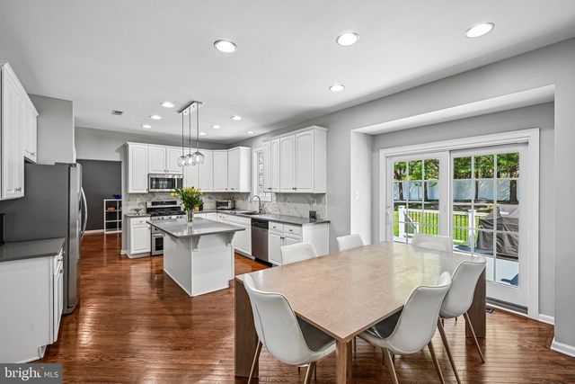 18 REGENCY DR, Voorhees, NJ 08043