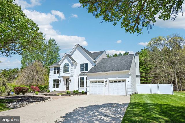 18 REGENCY DR, Voorhees, NJ 08043