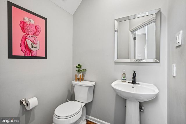 18 REGENCY DR, Voorhees, NJ 08043