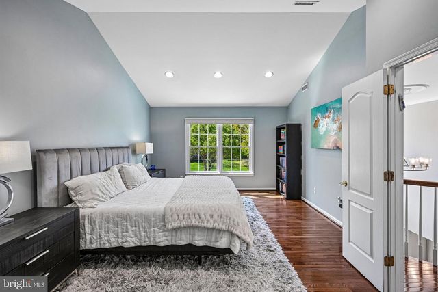 18 REGENCY DR, Voorhees, NJ 08043