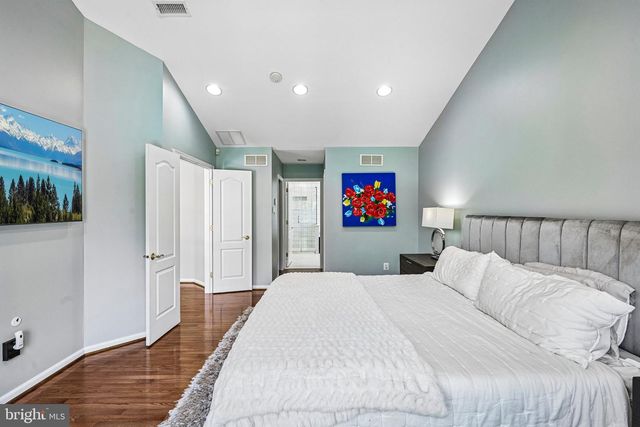 18 REGENCY DR, Voorhees, NJ 08043