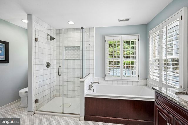 18 REGENCY DR, Voorhees, NJ 08043