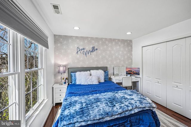 18 REGENCY DR, Voorhees, NJ 08043