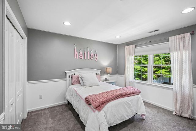 18 REGENCY DR, Voorhees, NJ 08043