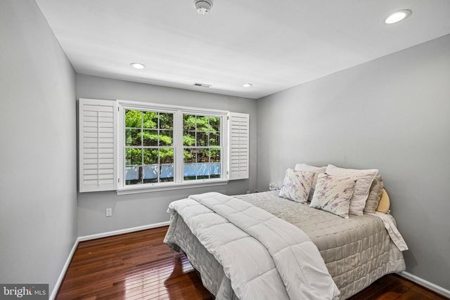 18 REGENCY DR, Voorhees, NJ 08043