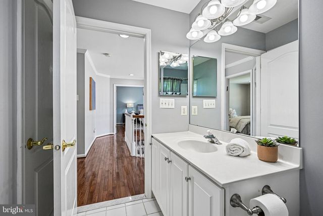 18 REGENCY DR, Voorhees, NJ 08043