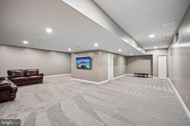 18 REGENCY DR, Voorhees, NJ 08043