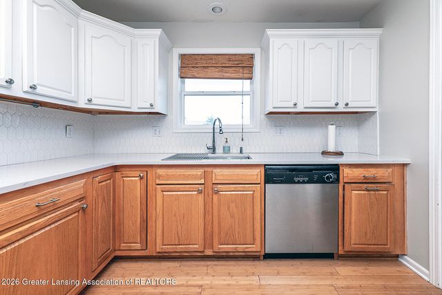 1572 Gander Hill Drive, Holt, MI 48842