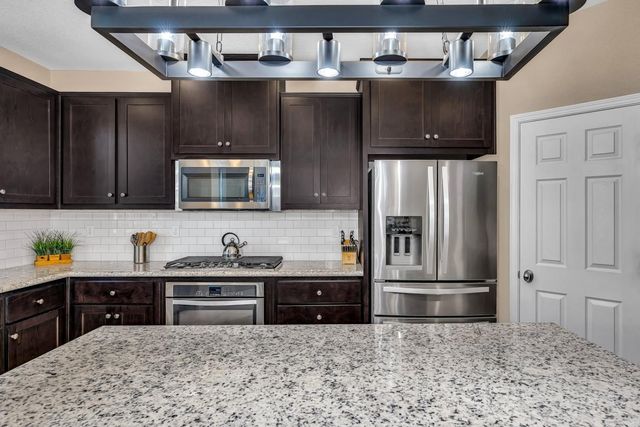 2490 N Fallbrook Dr, Los Banos, CA 93635