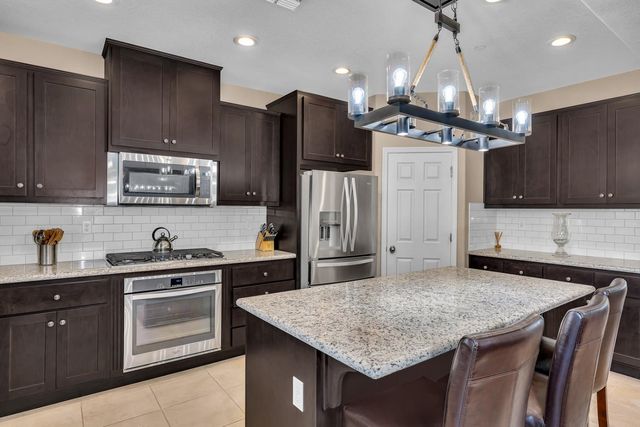 2490 N Fallbrook Dr, Los Banos, CA 93635