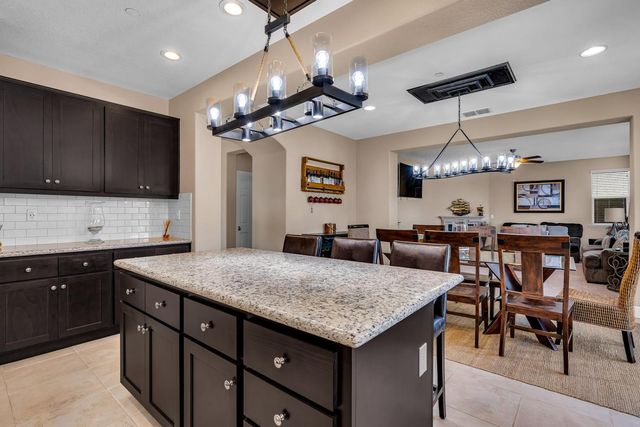 2490 N Fallbrook Dr, Los Banos, CA 93635