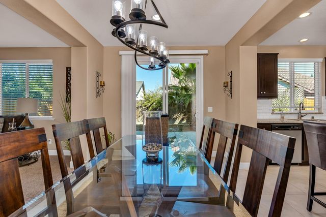 2490 N Fallbrook Dr, Los Banos, CA 93635