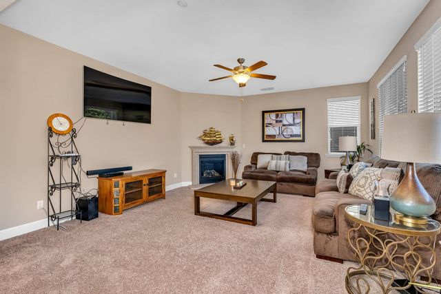 2490 N Fallbrook Dr, Los Banos, CA 93635