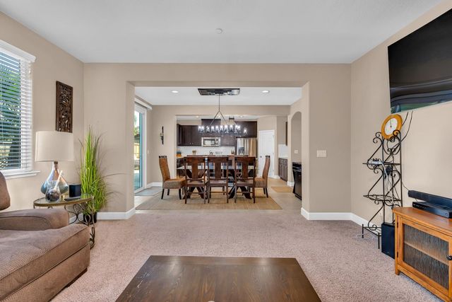 2490 N Fallbrook Dr, Los Banos, CA 93635