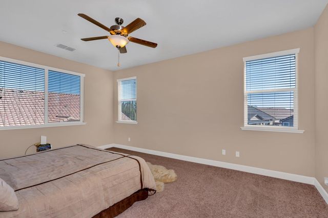 2490 N Fallbrook Dr, Los Banos, CA 93635