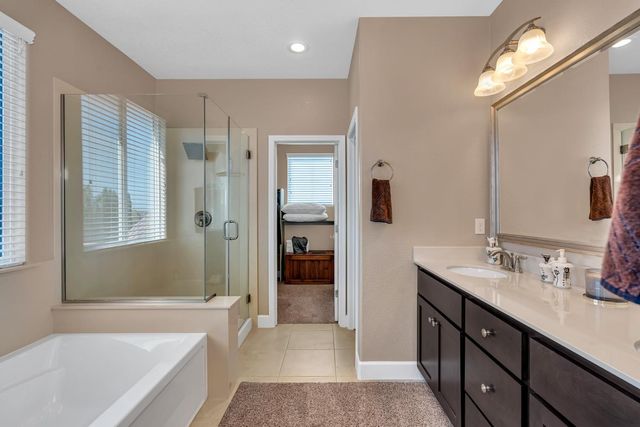 2490 N Fallbrook Dr, Los Banos, CA 93635