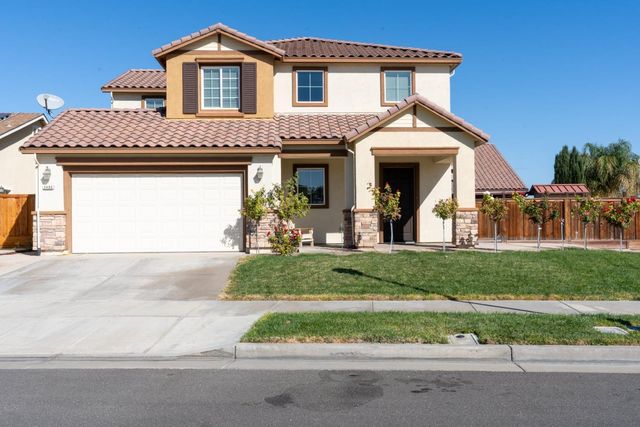 2490 N Fallbrook Dr, Los Banos, CA 93635