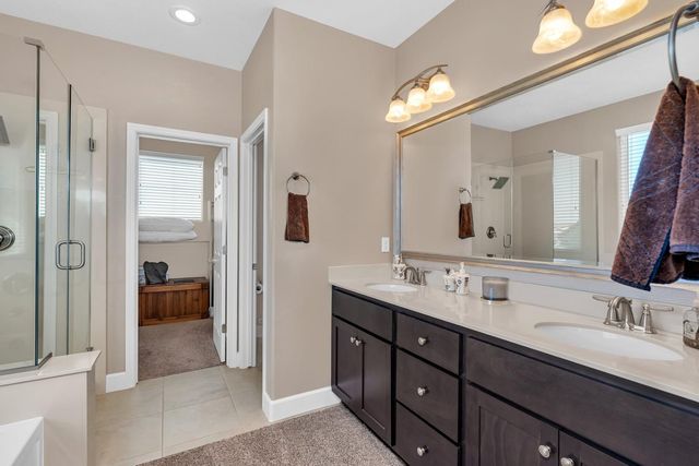 2490 N Fallbrook Dr, Los Banos, CA 93635