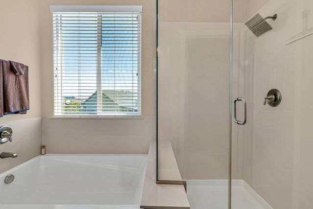 2490 N Fallbrook Dr, Los Banos, CA 93635