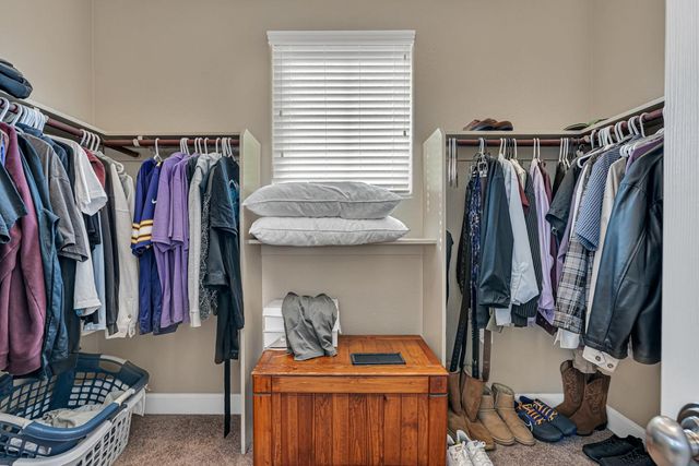 2490 N Fallbrook Dr, Los Banos, CA 93635