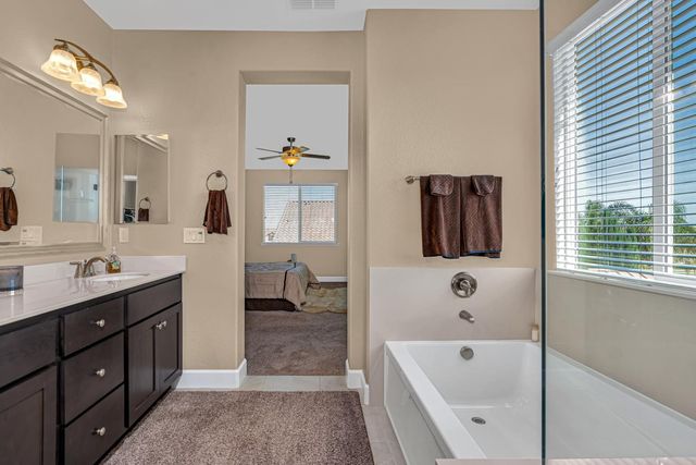 2490 N Fallbrook Dr, Los Banos, CA 93635