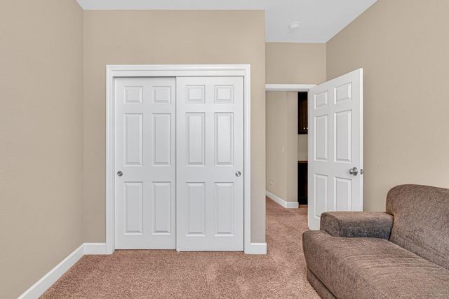 2490 N Fallbrook Dr, Los Banos, CA 93635