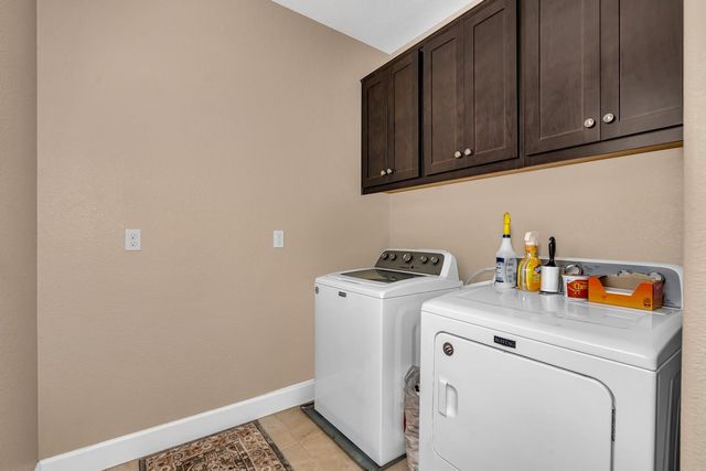 2490 N Fallbrook Dr, Los Banos, CA 93635