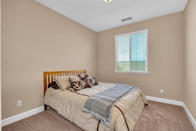 2490 N Fallbrook Dr, Los Banos, CA 93635