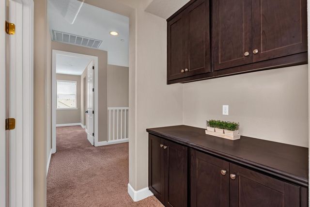 2490 N Fallbrook Dr, Los Banos, CA 93635