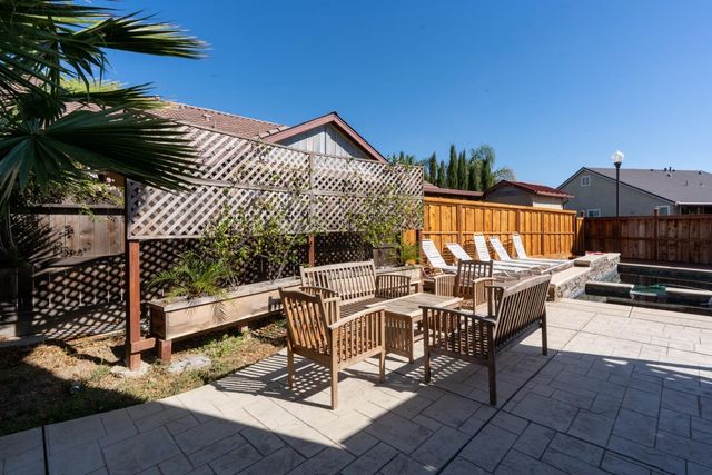 2490 N Fallbrook Dr, Los Banos, CA 93635