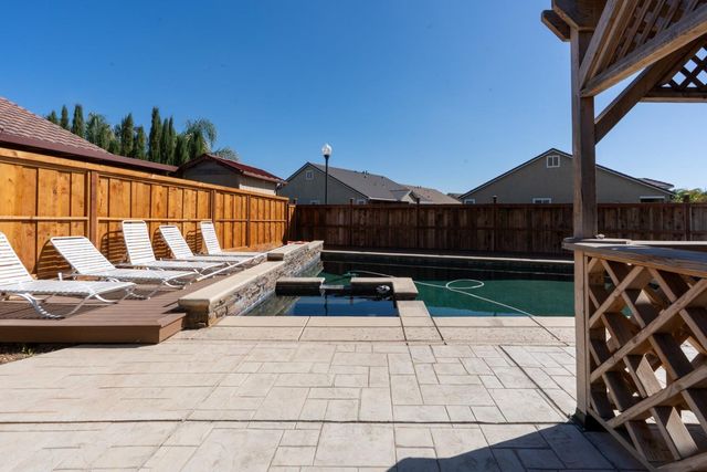 2490 N Fallbrook Dr, Los Banos, CA 93635