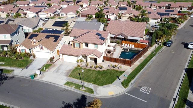 2490 N Fallbrook Dr, Los Banos, CA 93635