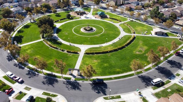 2490 N Fallbrook Dr, Los Banos, CA 93635