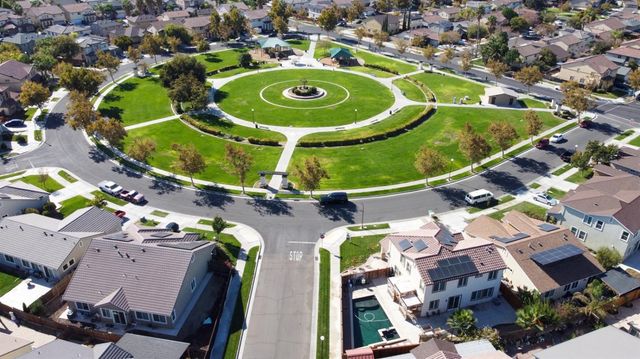 2490 N Fallbrook Dr, Los Banos, CA 93635