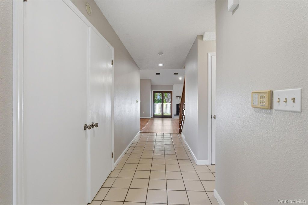 4 Trevor Lake Drive, Congers, NY 10920 — photo 2