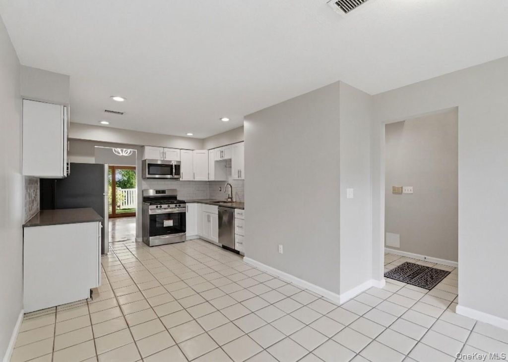 4 Trevor Lake Drive, Congers, NY 10920 — photo 5