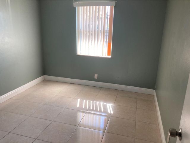 8009 SW 7th Court, North Lauderdale, FL 33068