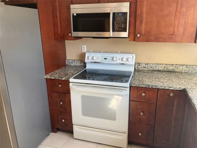 8009 SW 7th Court, North Lauderdale, FL 33068