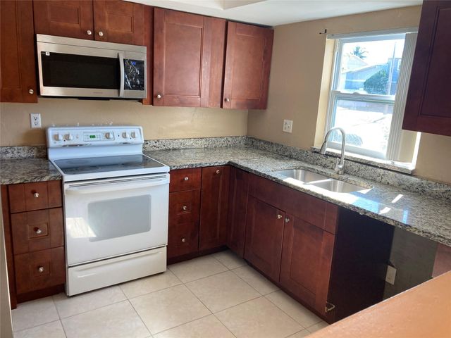 8009 SW 7th Court, North Lauderdale, FL 33068